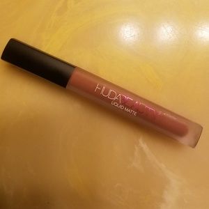 Huda liquid matte lipstick